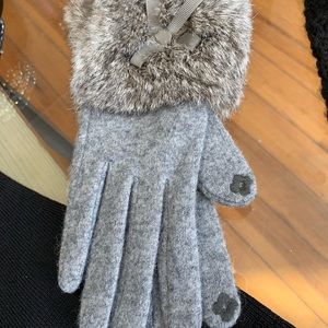 Gray Gloves with rabbit fur trim